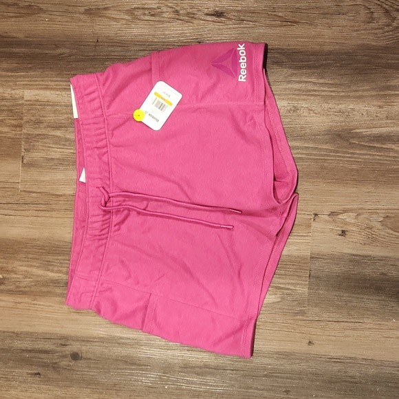💥 Reebok relaxed short  NWT - Picture 1 of 5